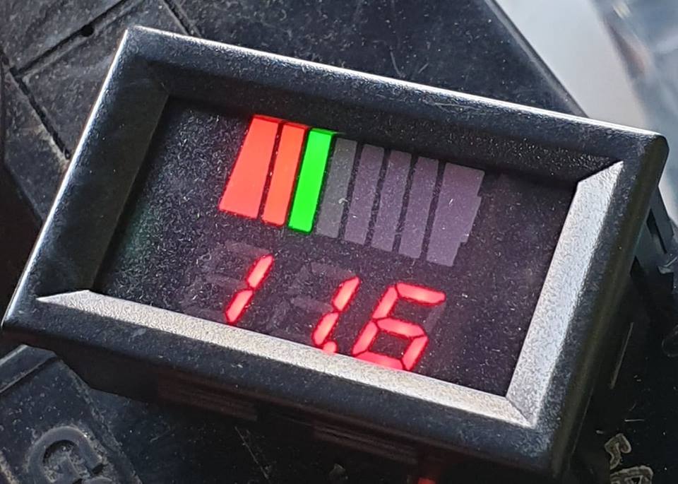 Ψηφιακό βολτόμετρο 0-24V με ένδειξη υγείας μπαταρίας Κωδικός XF757 Τιμή: 15 ευρώ
