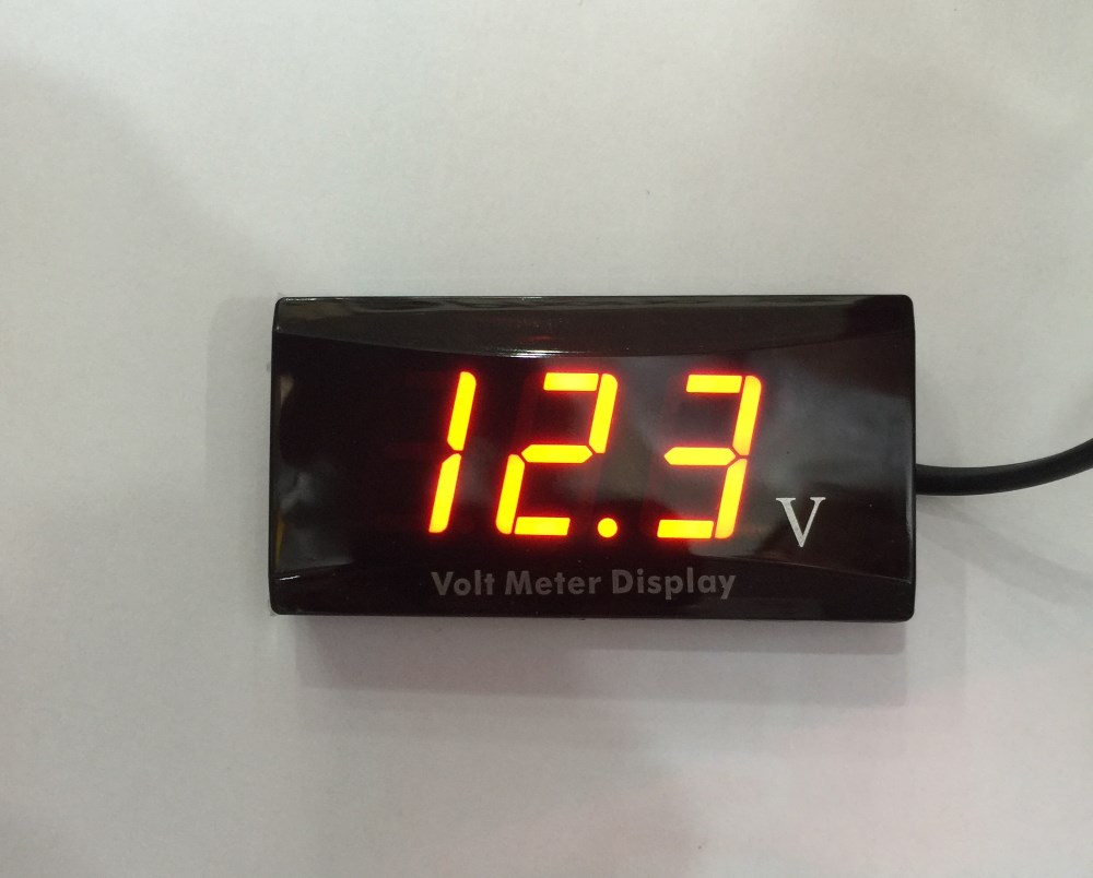 Βολτόμετρο 3 ψηφίων κόκκινο χρώμα 12V Κωδικός 64904 Τιμή : 20 ευρώ